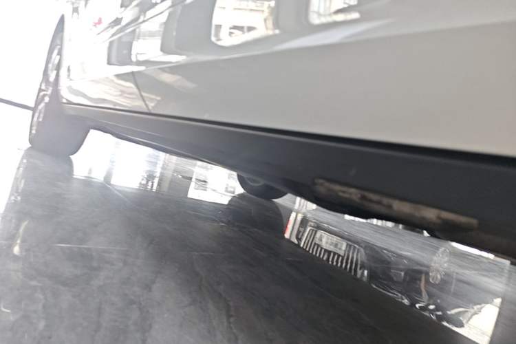 Used Volkswagen T-ROC 2023 300TSI DSG Two-Wheel-Drive Chen Guang Edition Left Side Sill