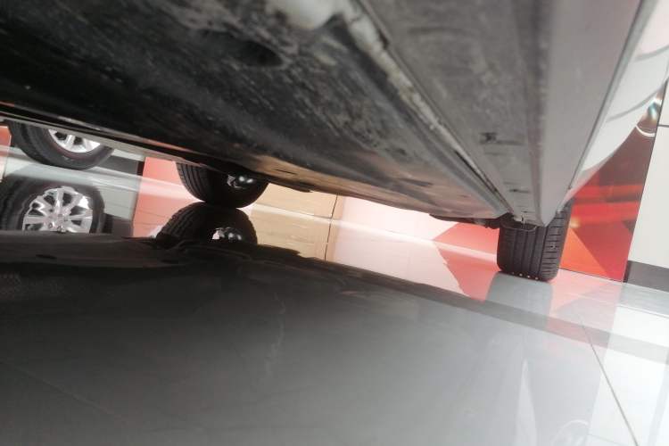Used Volkswagen T-ROC 2023 300TSI DSG Two-Wheel-Drive Chen Guang Edition Left Side Sill