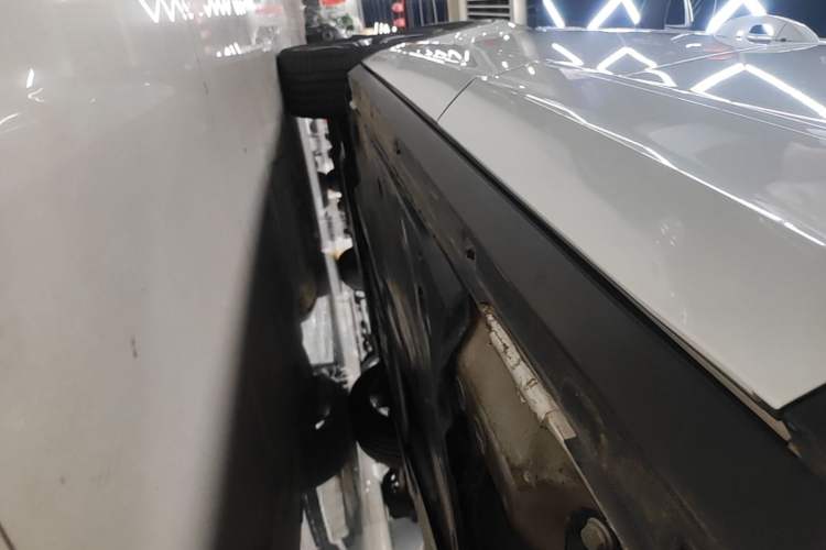 Used Volkswagen T-ROC 2023 300TSI DSG Two-Wheel-Drive Chen Guang Edition Left Side Sill