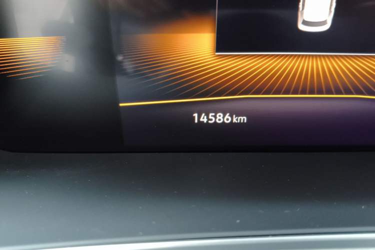 Used Volkswagen T-ROC 2023 280TSI DSG Two-Wheel Drive Time Edition Odometer Close Up