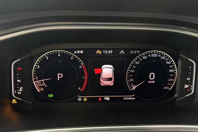 Used Volkswagen T-ROC 2023 300TSI DSG Two-Wheel-Drive Chen Guang Edition Odometer Close Up