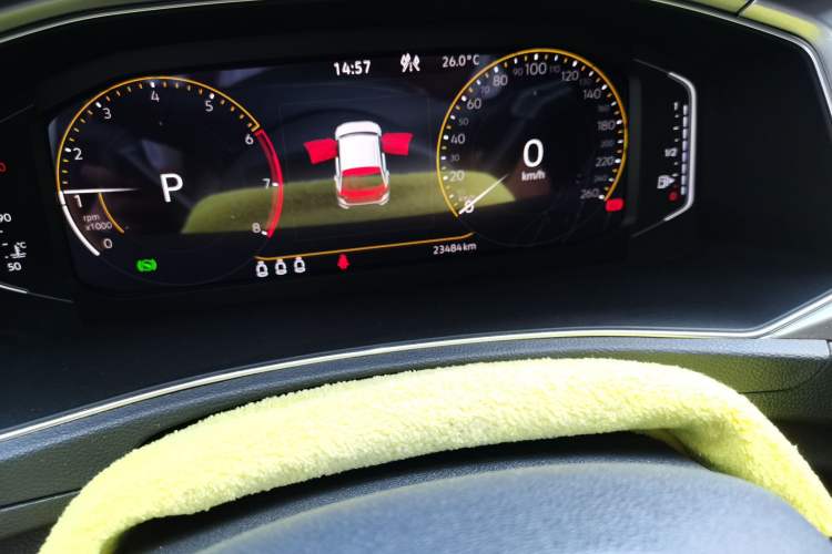 Used Volkswagen T-ROC 2023 280TSI DSG Two-Wheel Drive Time Edition Odometer Close Up