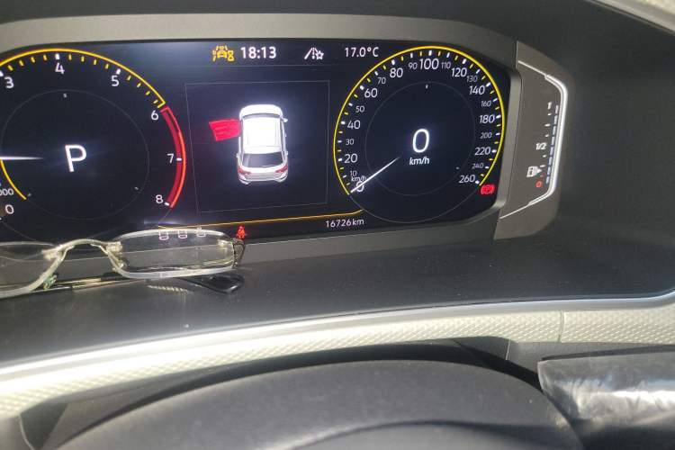 Used Volkswagen T-ROC 2023 280TSI DSG Two-Wheel Drive Time Edition Odometer Close Up