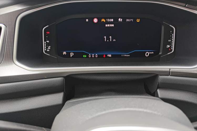 Used Volkswagen T-ROC 2023 300TSI DSG Two-Wheel-Drive Chen Guang Edition Odometer Close Up
