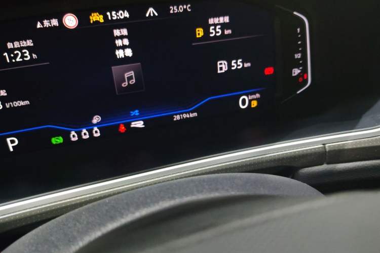 Used Volkswagen T-ROC 2023 300TSI DSG Two-Wheel-Drive Chen Guang Edition Odometer Close Up