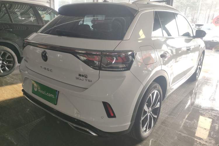 Used Volkswagen T-ROC 2023 300TSI DSG Two-Wheel-Drive Chen Guang Edition Rear Right 45 Deg