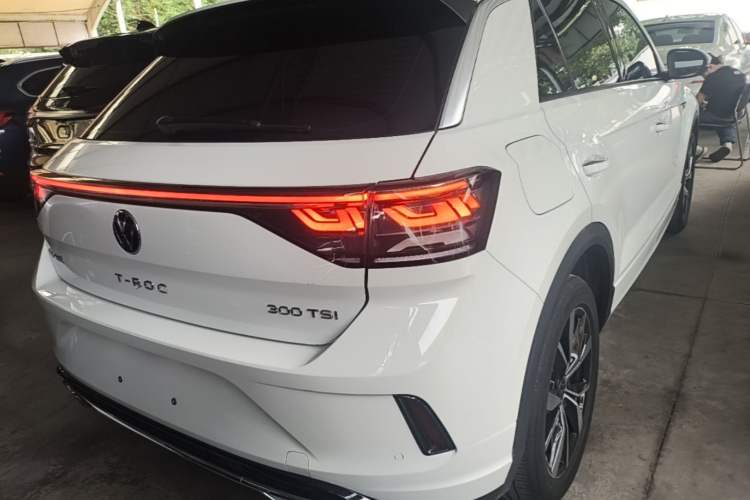 Used Volkswagen T-ROC 2023 300TSI DSG Two-Wheel-Drive Chen Guang Edition Rear Right 45 Deg