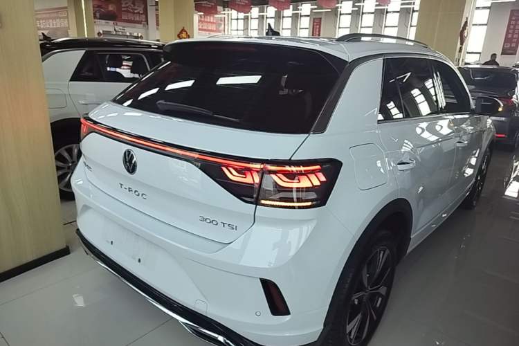 Used Volkswagen T-ROC 2023 300TSI DSG Two-Wheel-Drive Chen Guang Edition Rear Right 45 Deg