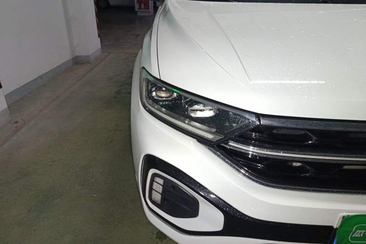 Used Volkswagen T-ROC 2023 300TSI DSG Two-Wheel-Drive Chen Guang Edition Right Front Headlight