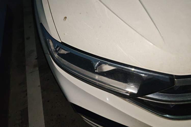 Used Volkswagen T-ROC 2023 300TSI DSG Two-Wheel-Drive Chen Guang Edition Right Front Headlight