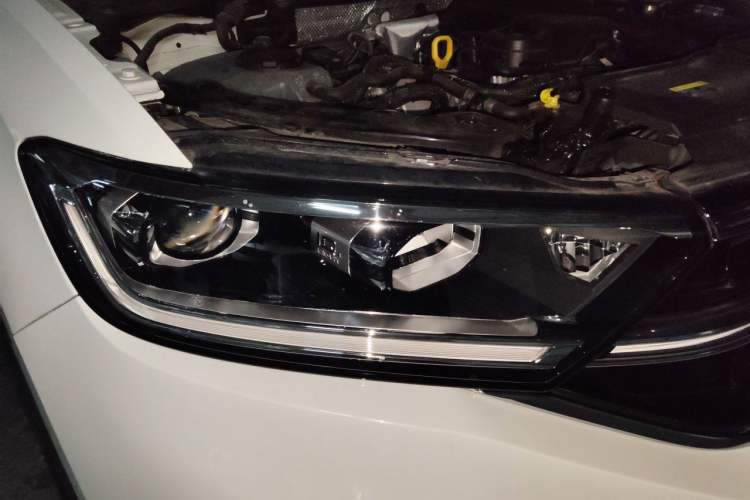 Used Volkswagen T-ROC 2023 300TSI DSG Two-Wheel-Drive Chen Guang Edition Right Front Headlight