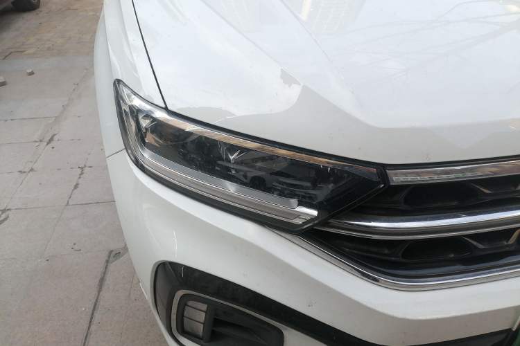 Used Volkswagen T-ROC 2023 300TSI DSG Two-Wheel-Drive Chen Guang Edition Right Front Headlight
