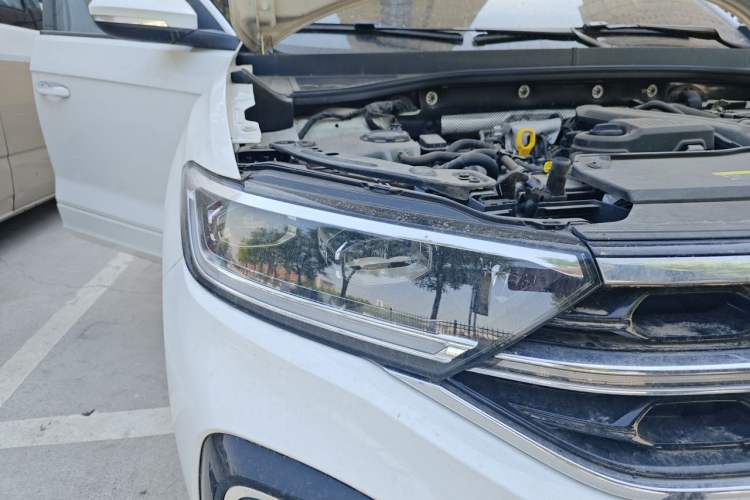 Used Volkswagen T-ROC 2023 300TSI DSG Two-Wheel-Drive Chen Guang Edition Right Front Headlight