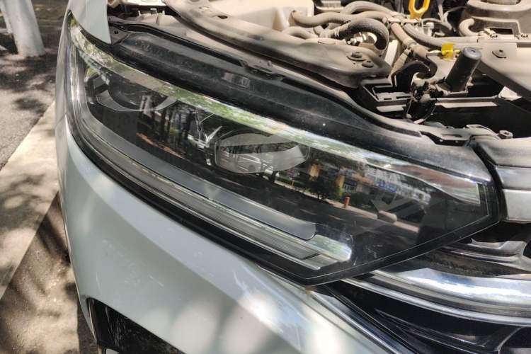 Used Volkswagen T-ROC 2023 300TSI DSG Two-Wheel-Drive Chen Guang Edition Right Front Headlight
