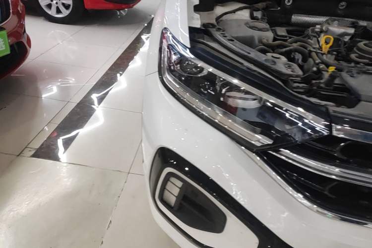 Used Volkswagen T-ROC 2023 300TSI DSG Two-Wheel-Drive Chen Guang Edition Right Front Headlight