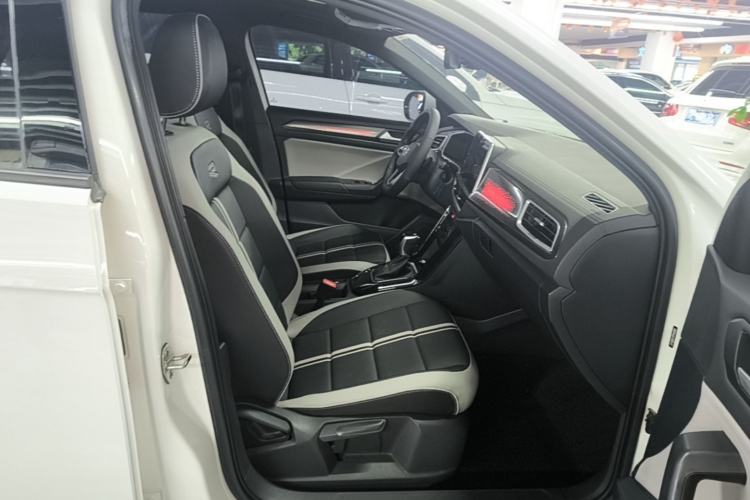 Used Volkswagen T-ROC 2023 300TSI DSG Two-Wheel-Drive Chen Guang Edition Right Front Seat