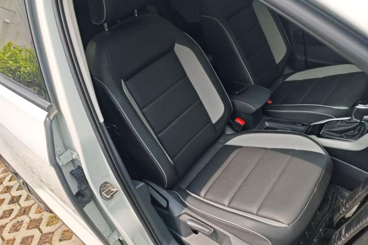 Used Volkswagen T-ROC 2023 280TSI DSG Two-Wheel Drive Time Edition Right Front Seat