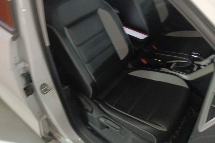Used Volkswagen T-ROC 2023 280TSI DSG Two-Wheel Drive Time Edition Right Front Seat
