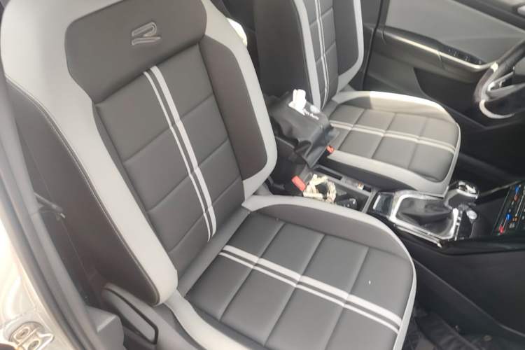 Used Volkswagen T-ROC 2023 300TSI DSG Two-Wheel-Drive Chen Guang Edition Right Front Seat