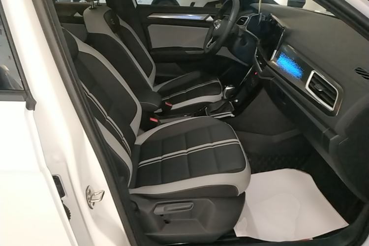 Used Volkswagen T-ROC 2023 300TSI DSG Two-Wheel-Drive Chen Guang Edition Right Front Seat