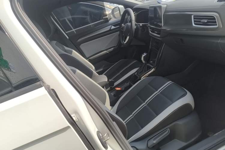 Used Volkswagen T-ROC 2023 300TSI DSG Two-Wheel-Drive Chen Guang Edition Right Front Seat