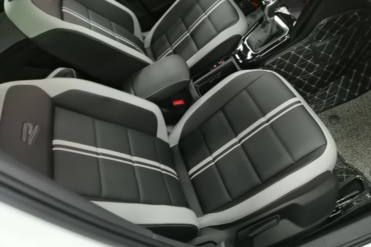 Used Volkswagen T-ROC 2023 300TSI DSG Two-Wheel Drive Starlight Edition Right Front Seat