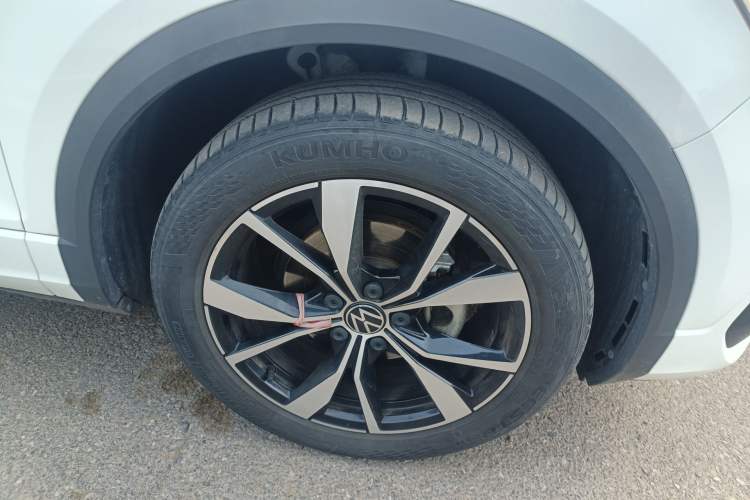 Used Volkswagen T-ROC 2023 300TSI DSG Two-Wheel-Drive Chen Guang Edition Right Front Wheel Hub