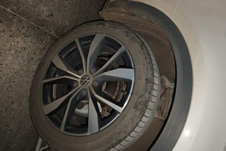 Used Volkswagen T-ROC 2023 300TSI DSG Two-Wheel-Drive Chen Guang Edition Right Front Wheel Hub