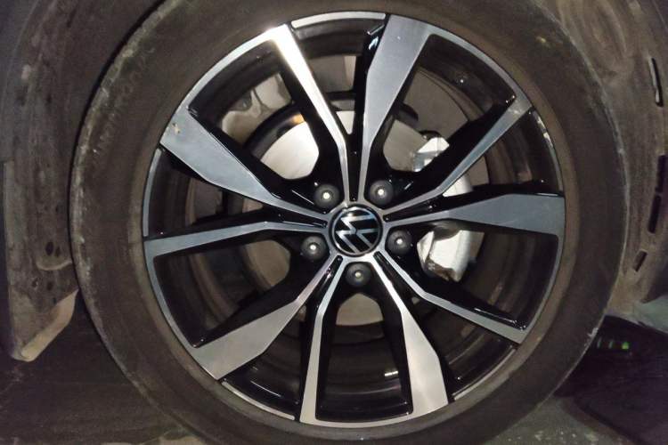 Used Volkswagen T-ROC 2023 300TSI DSG Two-Wheel-Drive Chen Guang Edition Right Front Wheel Hub