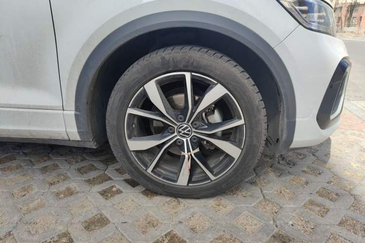 Used Volkswagen T-ROC 2023 300TSI DSG Two-Wheel-Drive Chen Guang Edition Right Front Wheel Hub