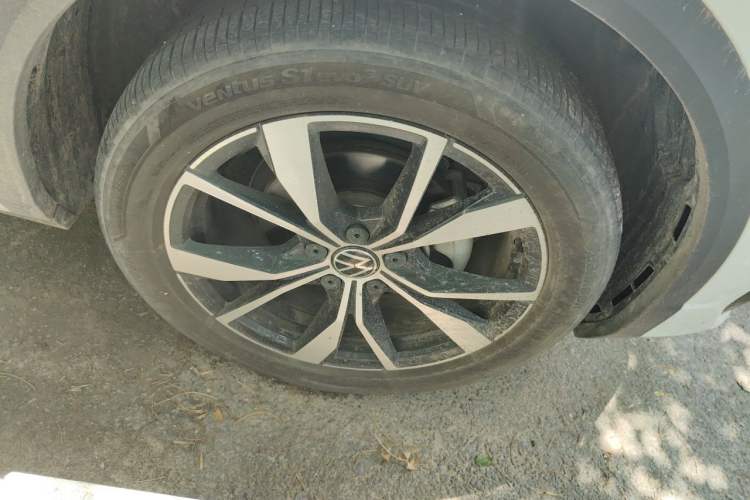Used Volkswagen T-ROC 2023 300TSI DSG Two-Wheel-Drive Chen Guang Edition Right Front Wheel Hub