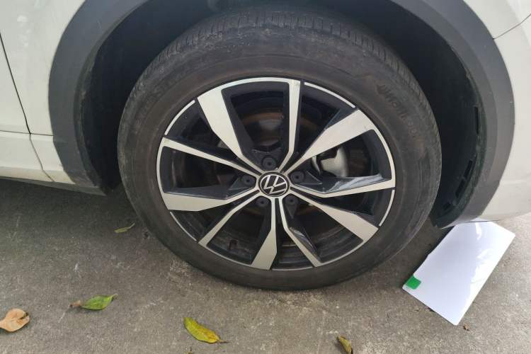 Used Volkswagen T-ROC 2023 300TSI DSG Two-Wheel-Drive Chen Guang Edition Right Front Wheel Hub