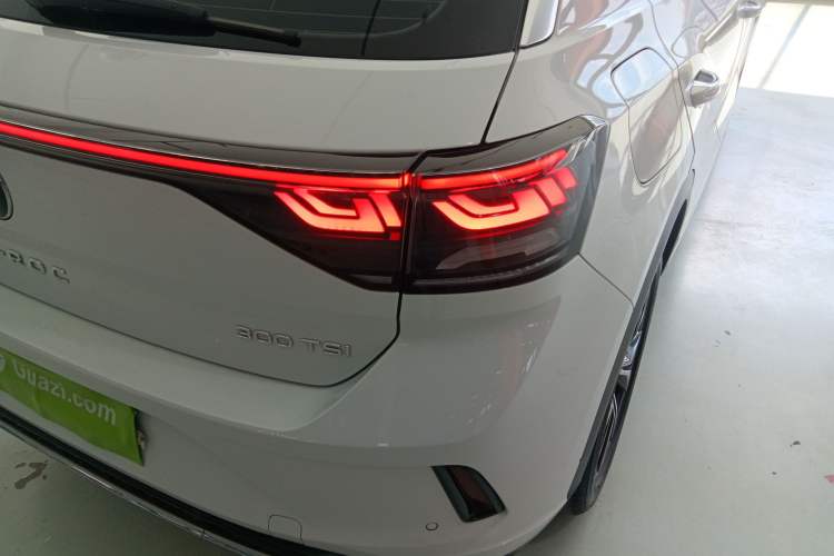 Used Volkswagen T-ROC 2023 300TSI DSG Two-Wheel-Drive Chen Guang Edition Right Rear Taillight