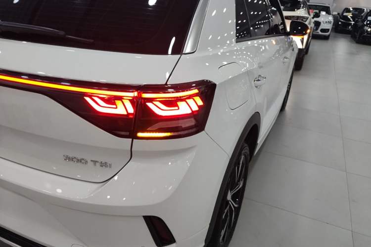 Used Volkswagen T-ROC 2023 300TSI DSG Two-Wheel-Drive Chen Guang Edition Right Rear Taillight