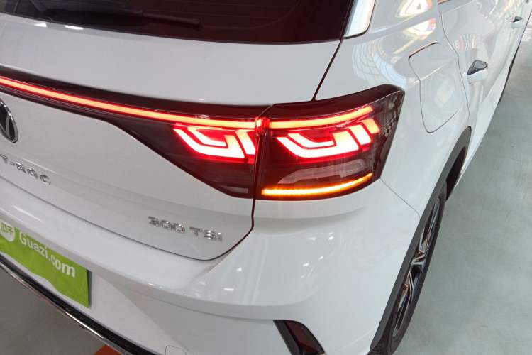Used Volkswagen T-ROC 2023 300TSI DSG Two-Wheel-Drive Chen Guang Edition Right Rear Taillight