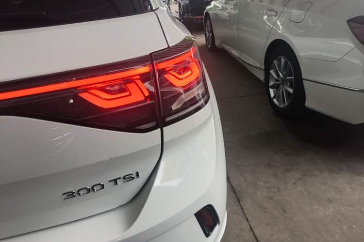 Used Volkswagen T-ROC 2023 300TSI DSG Two-Wheel-Drive Chen Guang Edition Right Rear Taillight