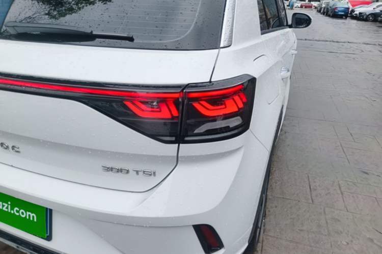 Used Volkswagen T-ROC 2023 300TSI DSG Two-Wheel-Drive Chen Guang Edition Right Rear Taillight