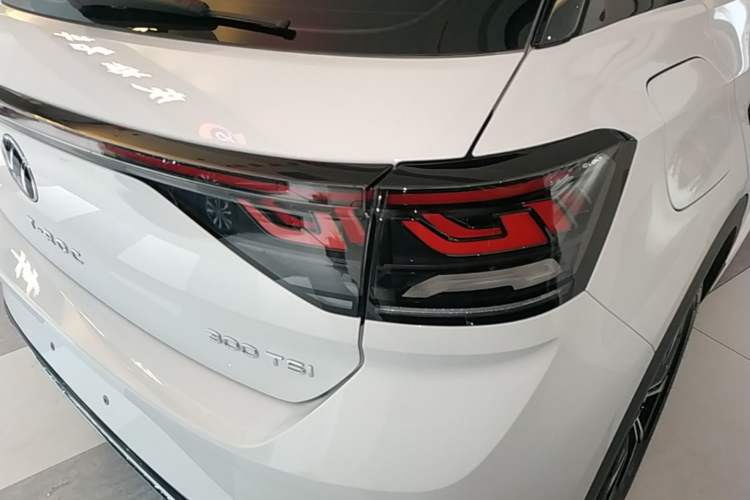 Used Volkswagen T-ROC 2023 300TSI DSG Two-Wheel-Drive Chen Guang Edition Right Rear Taillight