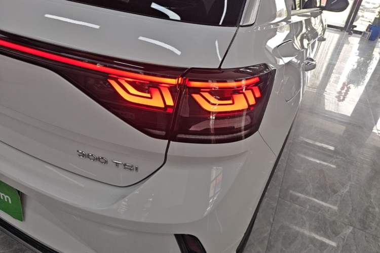 Used Volkswagen T-ROC 2023 300TSI DSG Two-Wheel-Drive Chen Guang Edition Right Rear Taillight