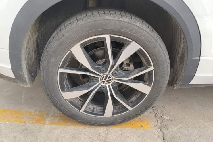 Used Volkswagen T-ROC 2023 300TSI DSG Two-Wheel-Drive Chen Guang Edition Right Rear Wheel Hub