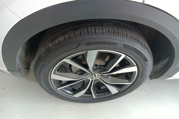 Used Volkswagen T-ROC 2023 300TSI DSG Two-Wheel-Drive Chen Guang Edition Right Rear Wheel Hub