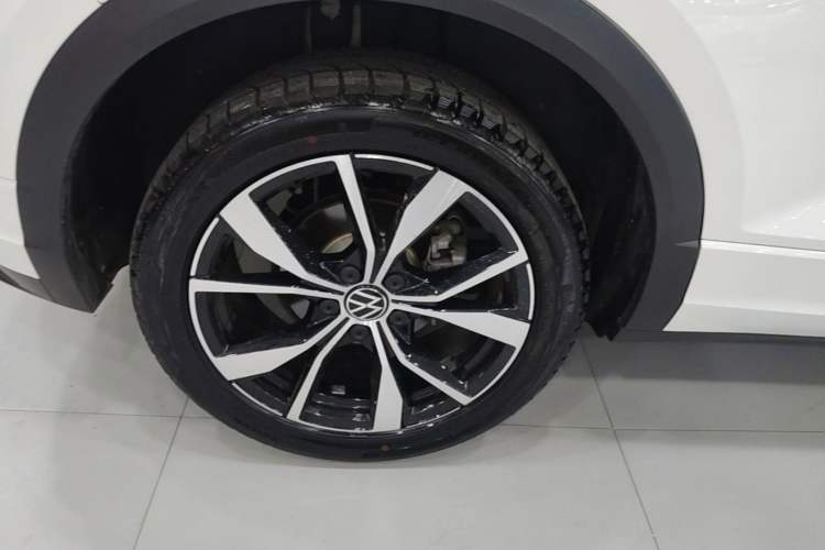 Used Volkswagen T-ROC 2023 300TSI DSG Two-Wheel-Drive Chen Guang Edition Right Rear Wheel Hub