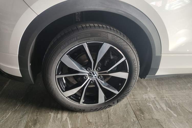Used Volkswagen T-ROC 2023 300TSI DSG Two-Wheel-Drive Chen Guang Edition Right Rear Wheel Hub