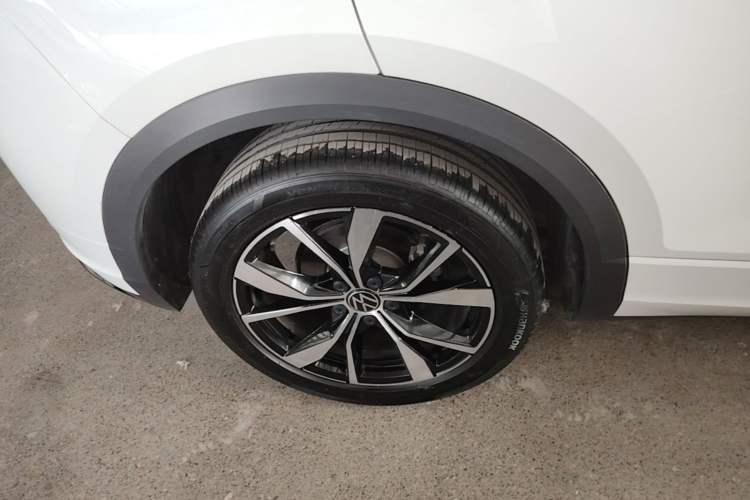 Used Volkswagen T-ROC 2023 300TSI DSG Two-Wheel-Drive Chen Guang Edition Right Rear Wheel Hub