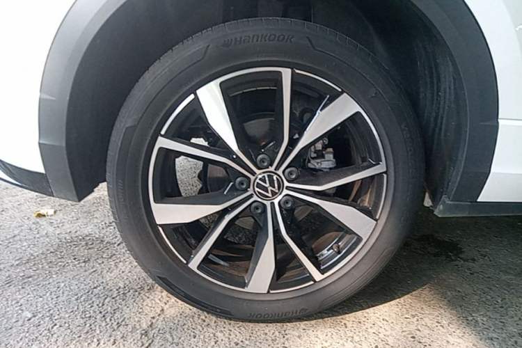 Used Volkswagen T-ROC 2023 300TSI DSG Two-Wheel-Drive Chen Guang Edition Right Rear Wheel Hub