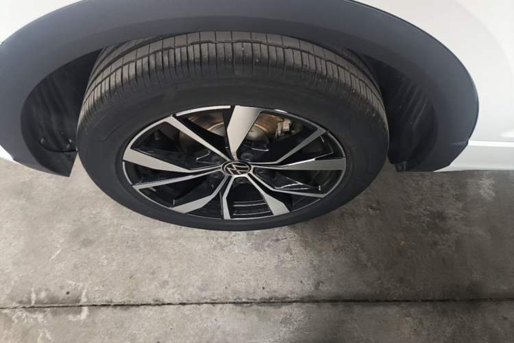 Used Volkswagen T-ROC 2023 300TSI DSG Two-Wheel-Drive Chen Guang Edition Right Rear Wheel Hub