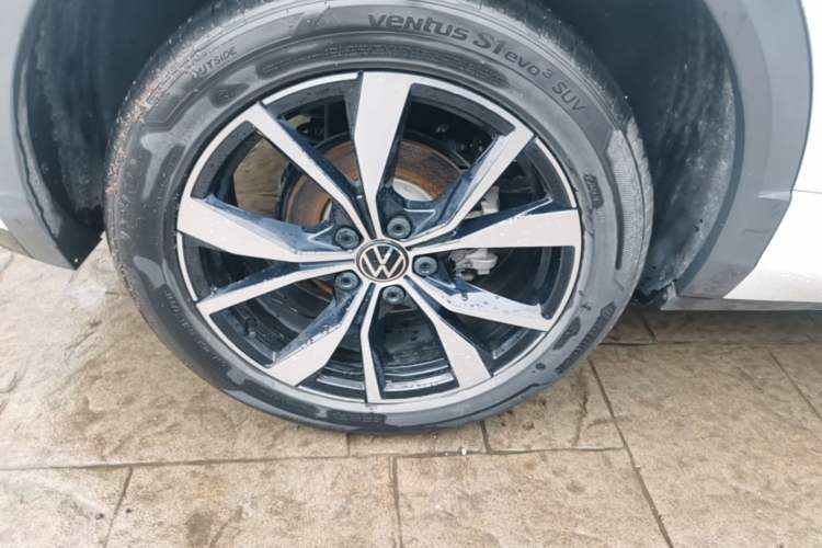 Used Volkswagen T-ROC 2023 300TSI DSG Two-Wheel-Drive Chen Guang Edition Right Rear Wheel Hub