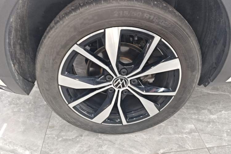 Used Volkswagen T-ROC 2023 300TSI DSG Two-Wheel-Drive Chen Guang Edition Right Rear Wheel Hub