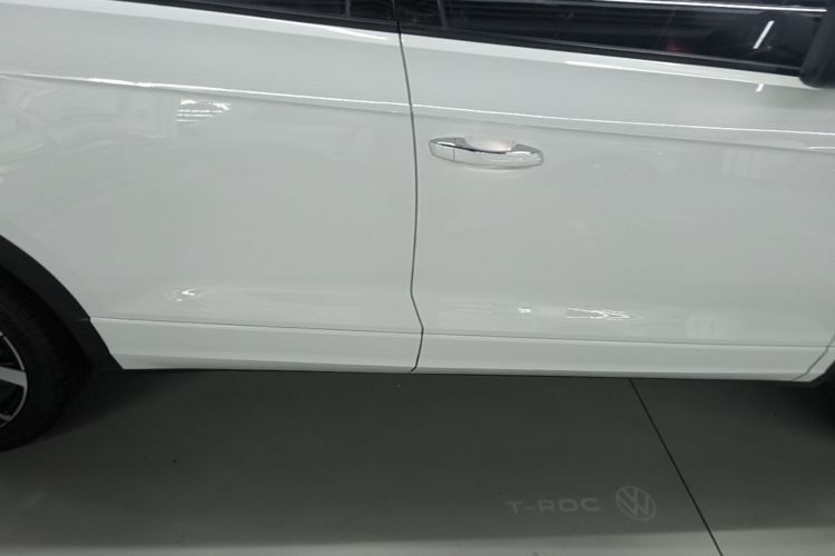 Used Volkswagen T-ROC 2023 300TSI DSG Two-Wheel-Drive Chen Guang Edition Right Side Sill