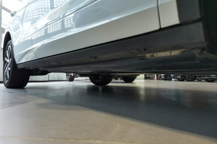Used Volkswagen T-ROC 2023 300TSI DSG Two-Wheel Drive Starlight Edition Right Side Sill